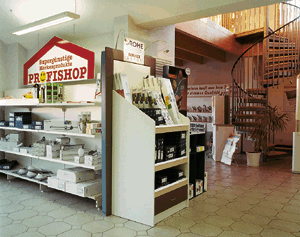 Kaufanreize: Im "Profishop" gibt's (auch) "supergünstige Markenprodukte".