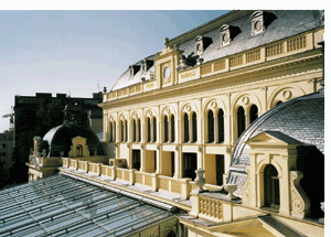 Bei der Renovierung des Casinos und Congressgebäudes in Baden bei Wien wurden auch umfangreiche Spenglerarbeiten in Metall mit Enkolit durchgeführt. Ausführung: Fleischmann & Petschnig, Klagenfurt.