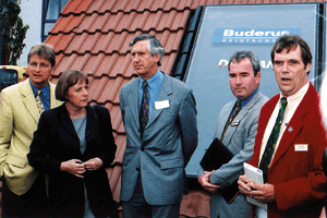 Dem SHK-Handwerk kommt bei der Nutzung solarer Energie eine Schlüsselrolle zu. Das bestätigte Ministerin Angela Merkel Andreas Müller vom ZVSHK.