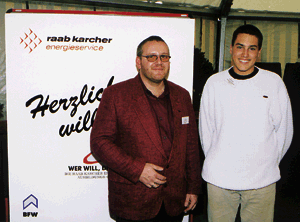 Weil die RKES-Initiative von der Vögele GmbH in Freiburg/Breisgau befürwortet wird, hat Andreas Fortenbacher eine Lehrstelle gefunden. Peter Vögele: "Eine tolle Sache von Raab Karcher. Normalerweise haben wir als Betrieb bei 17 Mann Belegschaft nie mehr als einen Auszubildenden. Es gibt sogar Jahre, in denen wir gar keinen Lehrling haben. Und nun lernen bei uns zwei junge Männer einen handwerklichen Beruf."