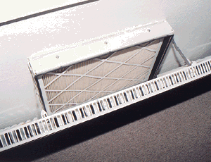 . . . nach vorn geschwenkt . . .