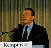 Für Thomas Sattelberger führt der zukunftsweisende Weg im Service-Bereich über eine zielführende Unternehmensstrategie und engagierte Mitarbeiter.