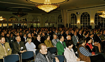 "Ein volles Haus." Über 400 Gäste aus Handel, Handwerk und Verbänden nahmen am Junkers-Symposium in Berlin teil.
