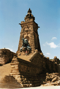 Bild 1: Das Kaiser-Wilhelm-Denkmal auf der Burg Kyffhausen.