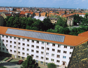 Bild 7: Kollektorfeld 1 der Anlage im Alten- u. Pflegeheim "M.A. Nexö" (Foto Thomas Freitag).