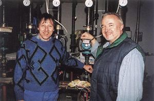 Zwei Monteure des Heizungsbaubetriebes G. Volmerhaus: Klaus Lahne (links) und Wolfgang Mutsch.