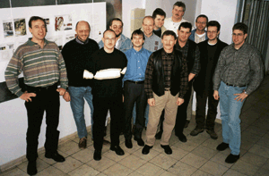 Im Bild von links: Seminarleiter Dr. Anton Maas, wissenschaftlicher Mitarbeiter der GH Kassel sowie die erfolgreichen Teilnehmer.