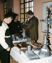 Einige Exponate handwerklicher Klempnerkunst wurden auf der begleitenden Fachausstellung ausgestellt.