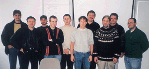 Im Bild von rechts: Seminarleiter Holger Brezski und die erfolgreichen Teilnehmer.