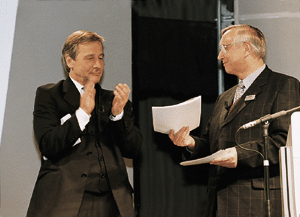 Über die Wirtschaftspolitik des Bundeslandes NRW referierte Ministerpräsident Wolfgang Clement (links). Daneben: NRW-Verkaufsleiter Johannes W. Wittmann.