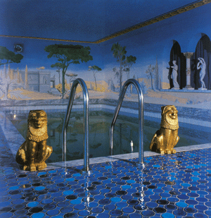 Trompe-LOeil, täuschend echte Illusionsmalerei schafft stimmungsvolle Atmosphäre mit Tiefenwirkung in privaten Schwimmhallen. Quelle: Art Interiors, Helmut und Helga Dieken.