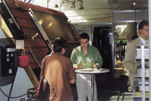 Ob am Messestand oder in Vorträgen - Photovoltaikanlagen, thermische Solaranlagen, Solararchitektur und Förderprogramme sind nur einige Themen dieser Fachmesse.
