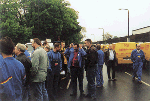 Bereits morgens um 11.30 Uhr sammelten sich an drei verschiedenen Punkten über 1000 SHK-Handwerker mit ca. 750 Fahrzeugen.
