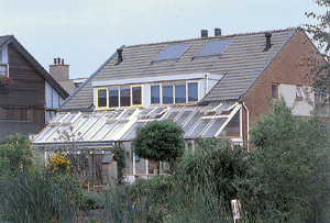 Beispiel für ein Doppelhaus mit je einem "rapidosolar"-System.