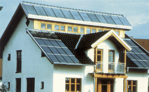 Umweltentlastung mit Solvis-Produkten, z.B. mit einer Solaranlage kombiniert mit einem Brennwertkessel.