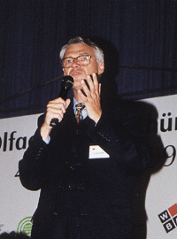 "Der Kunde will kein Öl und keine Ölheizung der Kunde will Wärme und Komfort", so die Aussage von RA Dieter Bischoff, Vorsitzender des Gesamtverbandes des deutschen Brennstoff- und Mineralölhandels.