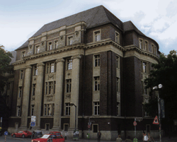 Moderne Technik in altem Gemäuer