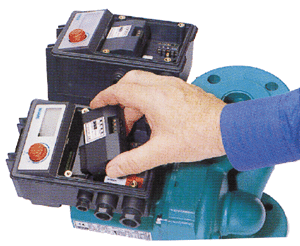 Bild 11: Schnittstelle IF-Modul zur digitalen Kommunikation mit der zentralen Gebäudeautomation bei Einzel- und Doppelpumpen; zwei Module für den optimierten Pumpenwechsel im Doppelpumpenbetrieb.
