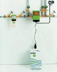 Bild 2: Installation einer Dosieranlage im Hauswassereingang.