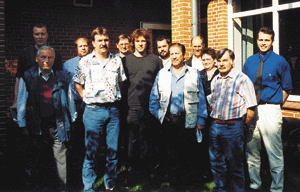 Gruppe der Seminarteilnehmer in einer Vortragspause mit Referent Dipl.-Ing. Ralf Brenner, IWO Hamburg (rechts).