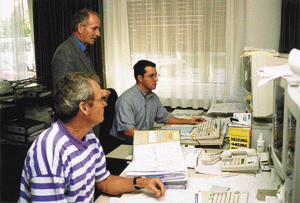 CAD Arbeitsplätze sind aus seinem Betrieb nicht mehr wegzudenken. Ingenieurmäßige Planungen gehören zu dem Konzept "Alles aus einer Hand".