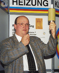 Manfred Lippe referierte praxisorientiert zu dem Thema "Fachgerechte Wand- und Deckendurchführungen".