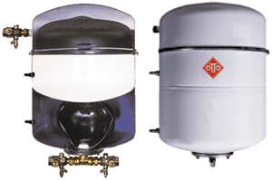 Bild 10: Kombiniertes Ausdehnungsgefäß für Heizung (35 l) und Trinkwasser (18 l).