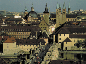 Unweit der Würzburger Altstadt mit zahlreichen historischen Gebäuden liegt das Congress Centrum - am 3./4. Februar Veranstaltungsort des Klempnertages.
