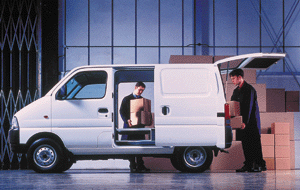 Mit dem Carry brachte Suzuki in diesem Sommer wieder ein kleines Nutzfahrzeug auf den deutschen Markt. Der wendige 5-Türer schafft eine Zuladung von 575 kg bei einem Stauvolumen von ca. 2,4 Kubikmeter. Foto: Suzuki