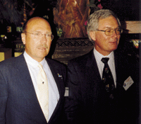 Als Vertreter der deutschen Delegation Hauptgeschäftsführer RA Michael von Bock und Polach, ZVSHK mit Ian Fraser, bis zur Conference in Sun City Chairman des World-Plumbing-Councils. Nachfolger Frasers als Chairman für 1999 - 2002 ist Don Morin.