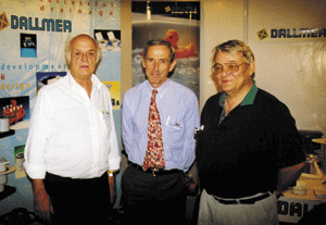 SHK-Delegation aus Nordrhein-Westfalen (li.) Dr. Hans-Georg Geißdörfer, Hauptgeschäftsführer Fachverband SHK NRW sowie (re.) Landesinnungs- meister Rudolf Peters, Fachverband SHK NRW und John Purser, der Director, International Business Development, der Firma Dallmer auf der kongreßbegleitenden Ausstellung.