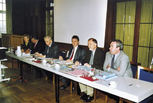 Gemeinsam übernahmen Fritz Schellhorn (3. v.r., früher Bufa Sanitär) und Rolf Richter (3. v.l., früher Bufa Heizung) je nach Themenschwerpunkt die Leitung der Bundesfach- gruppensitzung.