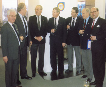 Als erste Handwerks- organisation knüpfte der ZVSHK Kontakte zu vergleichbaren Verbänden in der sich öffnenden DDR. Ein erstes Treffen war am 22. Dezember 1989.