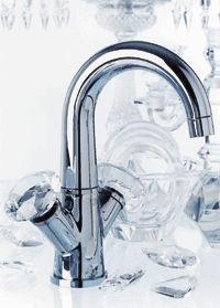 Mit Griffen aus Swarovski-Kristall erweitert Dornbracht seine Armaturenserie "Belle de Jour".