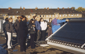 Solartechnik: "In der ersten Reihe" konnten die Schüler/innen die Anwendung der unterstützenden Solarthermie erleben.