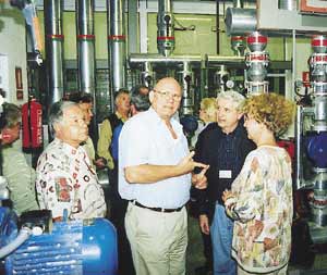 Für SHK-Fachleute etwas Besonderes: Ein Besuch in der hauseigenen Meerwasser- entsalzungsanlage, die für das 800-Betten-Hotel nach modernsten Gesichtspunkten konzipiert wurde.