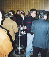 Rege Diskussionen der Obermeister wurden bereits im Vorfeld der Tagung im Foyer des Sitzungssaales geführt.