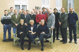 Seminarleiter Reinhard Richter und Referent Christian Holstein mit den Teilnehmern des Baurecht-Seminars.