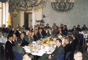 Zahlreiche Gäste aus Politik, Handwerk, Verbänden und Industrie waren der Einladung gefolgt und feierten mit dem Jubilar im Jagdschloss Kranichstein bei Darmstadt.