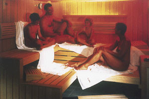 ... so verspricht auch der Gang in die Sauna Wohlbefinden und totale Entspannung (Quelle: Klafs Saunabau).