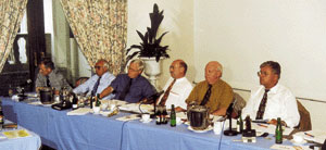 Der Vorstand des ZVSHK (v.l.): Manfred Pelzer, Erwin Weller, Bruno Schliefke, HGF Michael von Bock und Polach, Präsident Heinz-Dieter Heidemann und Werner Obermeier.