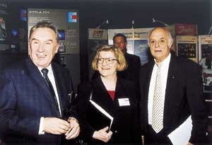 Das Ehepaar Philipps mit Referent Dr. Hans-Georg Geißdörfer (rechts) während der Jubiläumsveranstaltung.