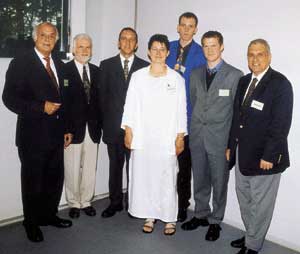 (v.l.) Gruppenbild mit Dr. Hans-Georg Geißdörfer (Hauptgeschäftsführer des Fachverbandes SHK NRW), Prof. Dr.-Ing. Martin Becker (Dekan des Fachbereichs Versorgungs- und Entsorgungstechnik an der FH-Gelsenkirchen), Dipl.-Ing. Dirk Schwacke (1. Preis), Dipl.-Ing. Klaus Overhoff, (2. Preis), Dipl.-Ing. Ute Alexandrowicz und Dipl.-Ing. Oliver Wessels (3. Preis), Prof. Dr.-Ing. Mete Demiriz (Fachbereich Ver- und Entsorgungstechnik an der FH-Gelsenkirchen).