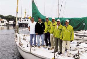 Schnelles Boot, klasse Crew, Top-Skipper. Joachim, Heinz, Markus, Andreas, Michael und Stefan vor dem Auslaufen.