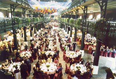 Die Fischauktionshalle präsentierte sich für diesen herausragenden Branchentreff von ihrer besten Seite und 650 Personen gaben sich ein Stelldichein.