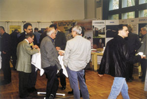 Eine begleitende SHK-Fachausstellung informierte die Teilnehmer über aktuelle Produkte und bot zudem den passenden Rahmen für intensive Gespräche. Natürlich war auch die Handwerkermarke ein Thema.