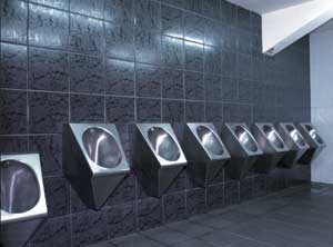 Urinalanlage für öffentliche Anlagen.