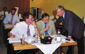 Niedersachsen-Runde (v.l.): Friedrich Budde, Franz Kiehslich und Karl-Fritz Gertjejanssen stimmten sich ab.
