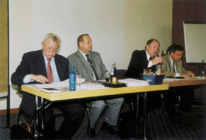 Der Verbandsvorstand (v.l.): Detlef Pfeil (Geschäftsführer), Jürgen Setzkorn (stellv. Landesinnungsmeister), Wilfried Frohberg (Landesinnungsmeister) und Wolfgang Morgner (stellv. Landesinnungsmeister).