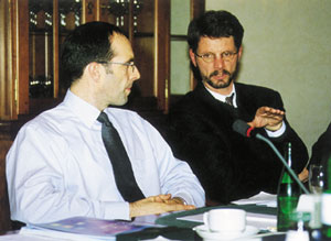 Andreas Esch (links) und Detlef Ramisch waren sich einig, dass auf dem Sektor der medizinischen Kompetenz großer Weiterbildungsbedarf herrscht.